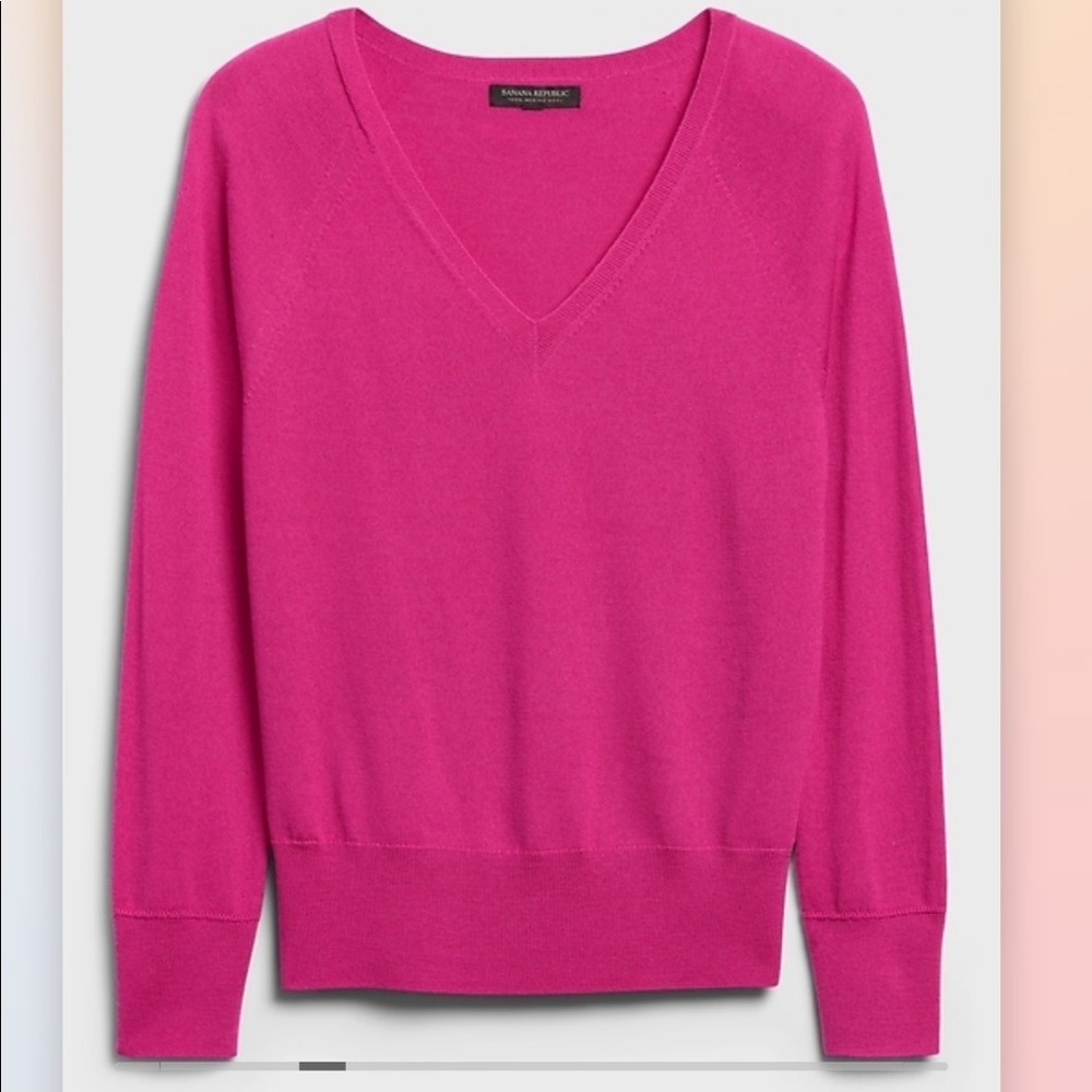 NWT Banana Republic pink vneck merino wool sweater